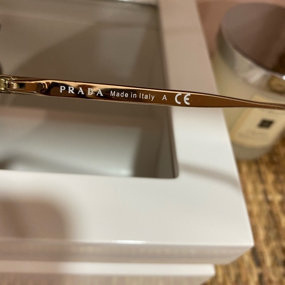 Prada sunglasses - Picture 4 of 7